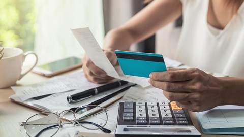 Descuentos o recargos en los comercios